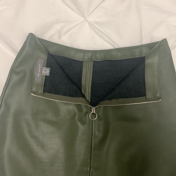 Green Pleather Mini Skirt Primark - Picture 6 of 15